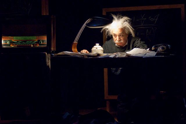 EINSTEIN Y EL DODO. Teatro del Temple