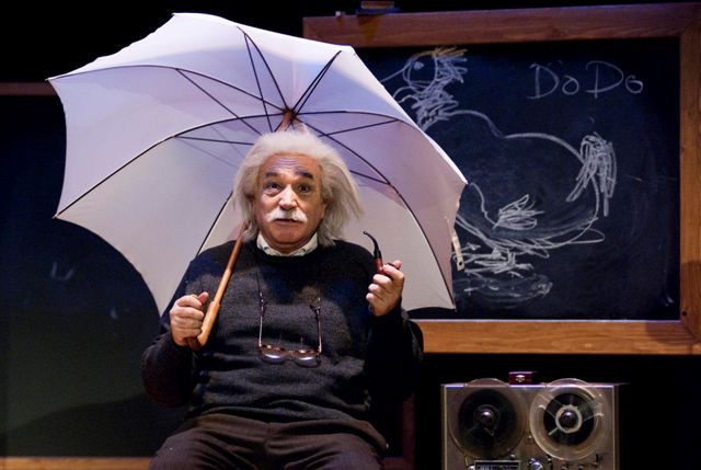 EINSTEIN Y EL DODO. Teatro del Temple